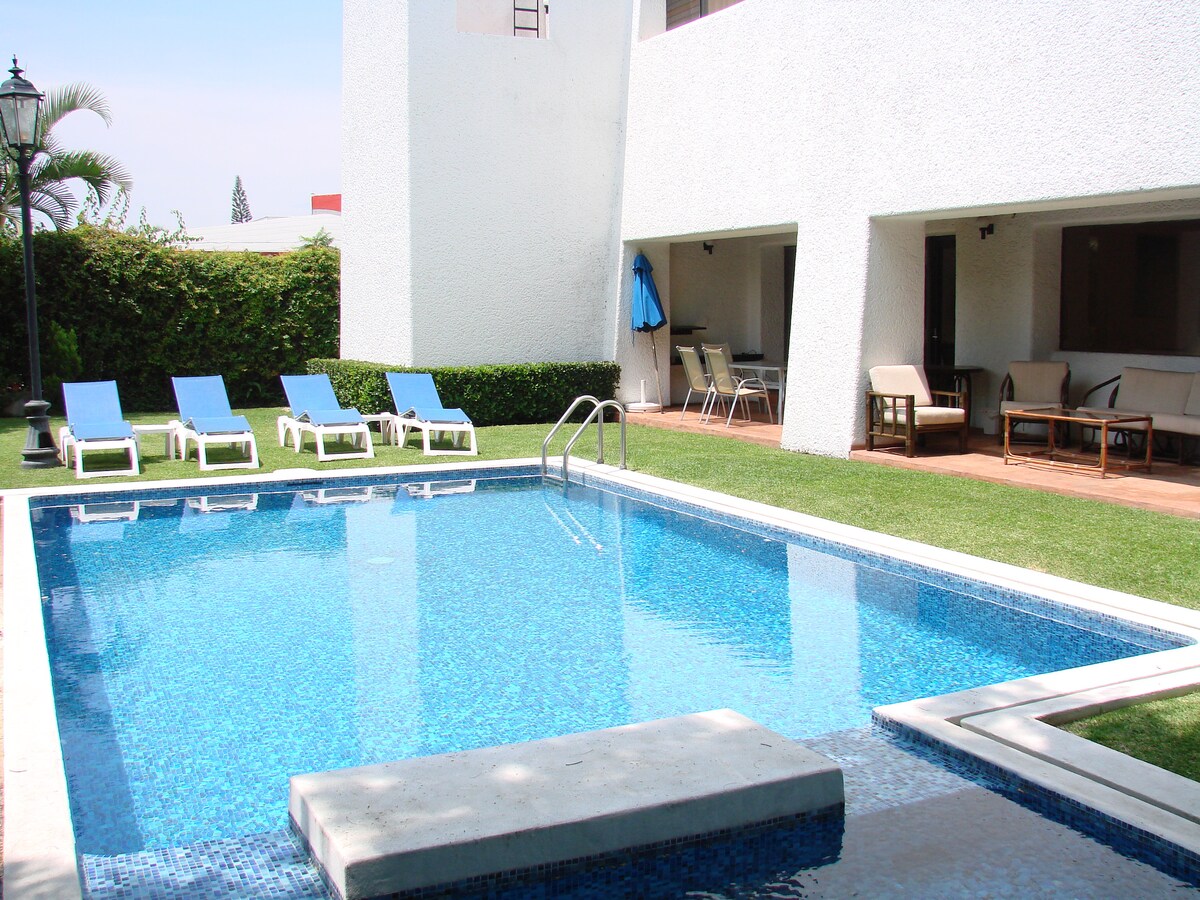 Bazen s bazenom za djecu. Caldera.  Prof. Alberca 1,40metara.
Kapacitet vode: 65 mts.3