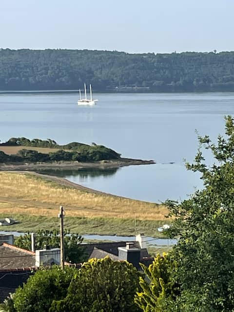 Independent studio facing Landévennec Bay