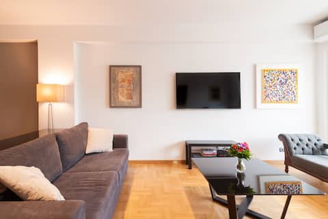 Top performing Airbnb: Beautiful Spacious Luxury Apartment Central Athens in ΠΙΝΑΚΟΘΗΚΗ