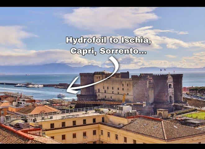 NEAPOLITAN SKYSCRAPER 3BEDROOMS IN FRONT OF CASTLE