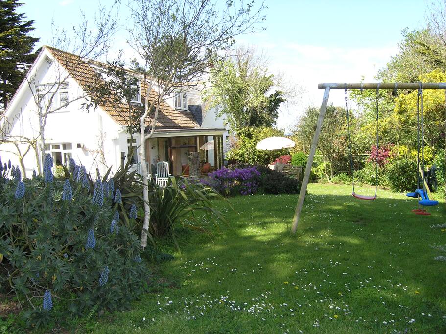 VERY PRIVATE CHILD FRIENDLY GARDEN