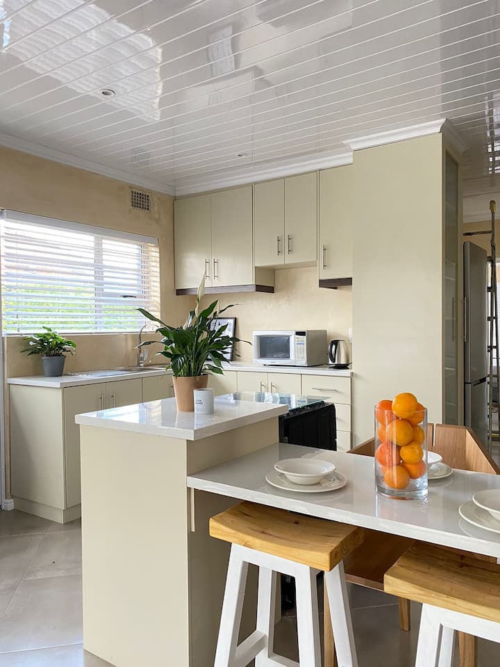 Family Home Hosted By Rushda - Goodwood