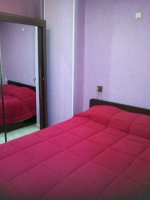 La chambre avec lit double