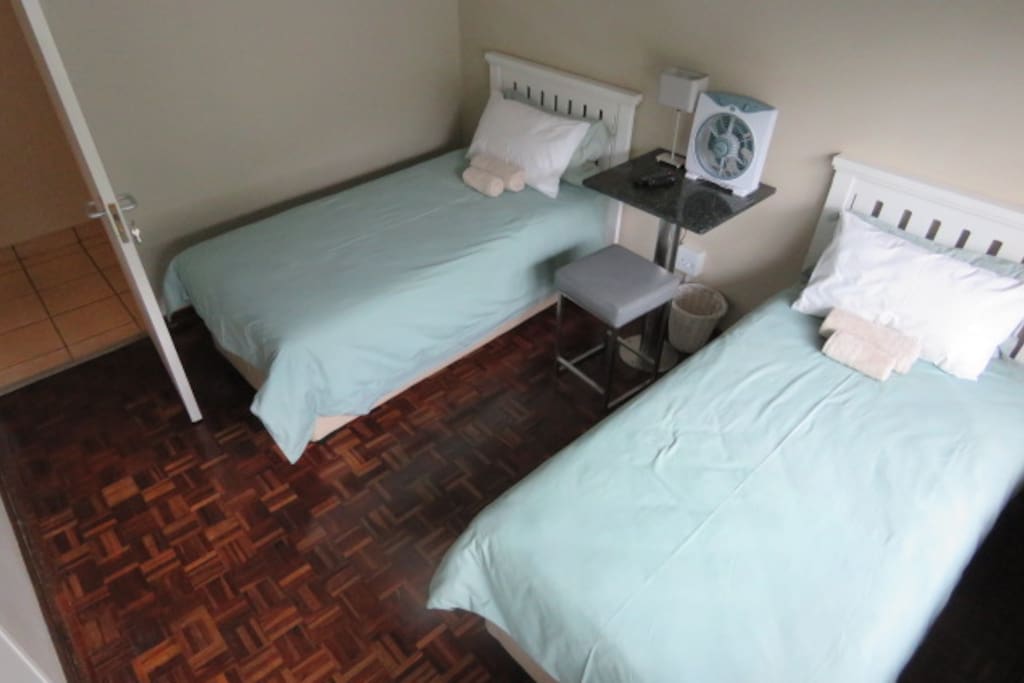 Bedroom 1
Two single beds
Cotton Percale Linen
Dstv