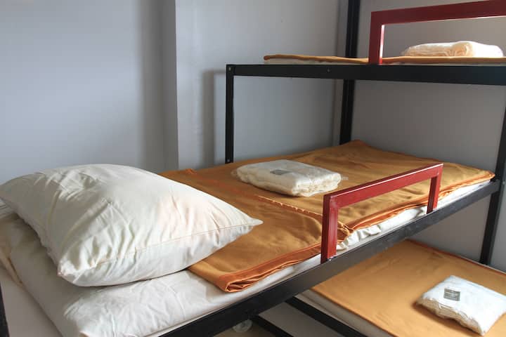 детали за креветот на спрат