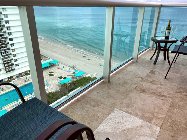2bd/2bth Directly on the beach. Direct Ocean views gallery image 3