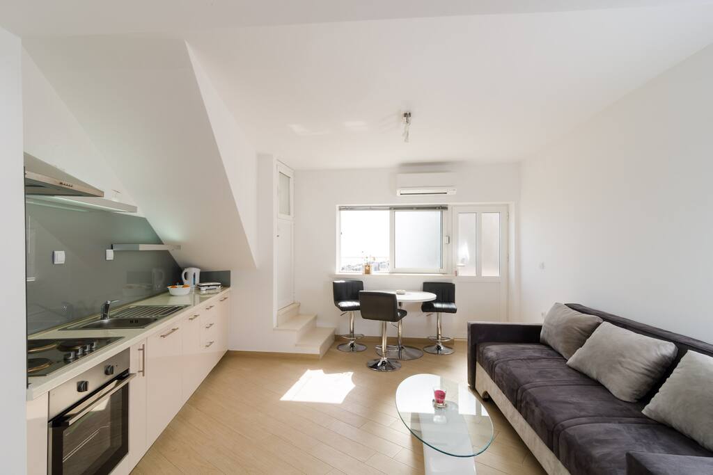 Bright kitchen with dinning area