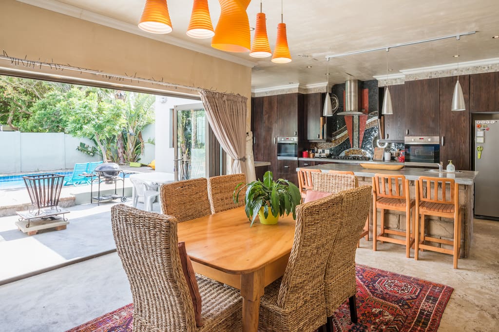 Open-plan entertainment area!