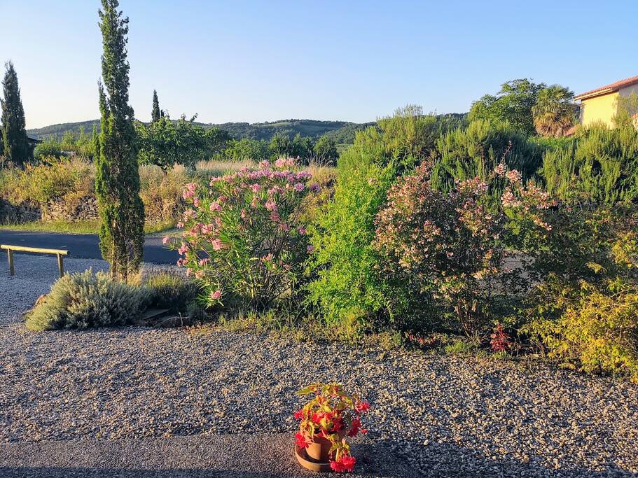 vue coté route: l'arrivée