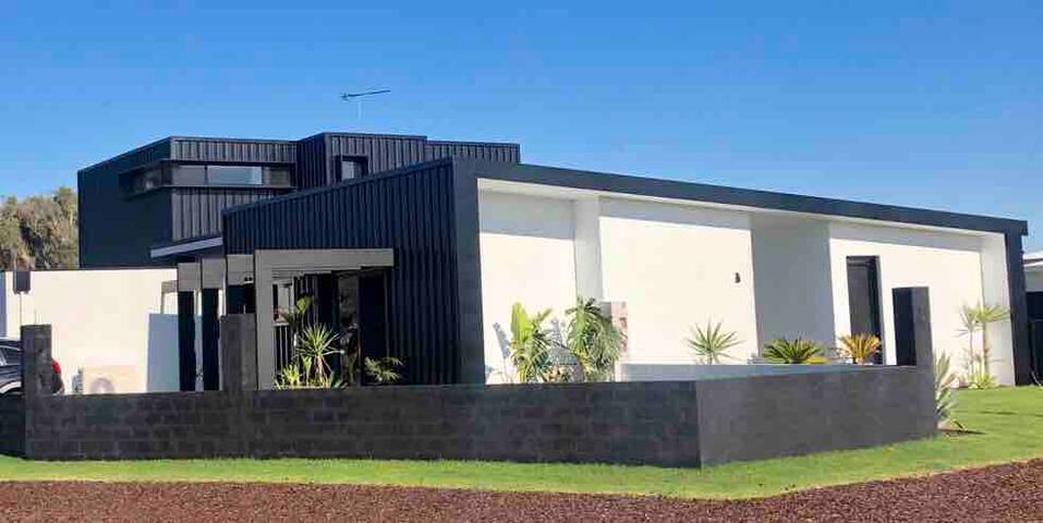 THE. HAVEN. RETREAT. DUNSBOROUGH.