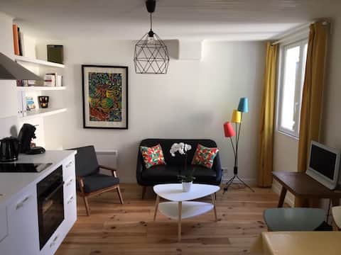 Successful Airbnb property: Cottage near INSEAD and castle in Fontainebleau