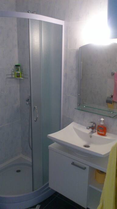 Dusche, Toilette.