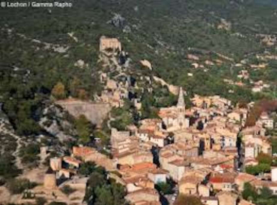 St Saturnin les Apt village