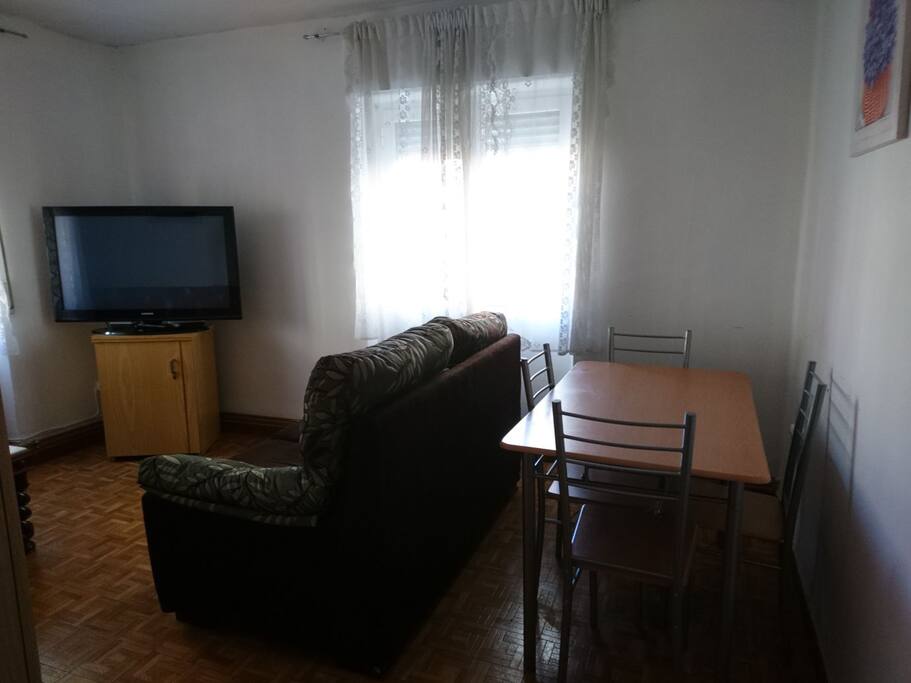 TV Y SALON COMER PRIVADO