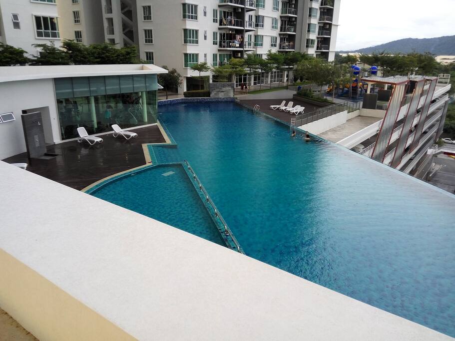 Swimming pool, sauna, steam bath & gym included!