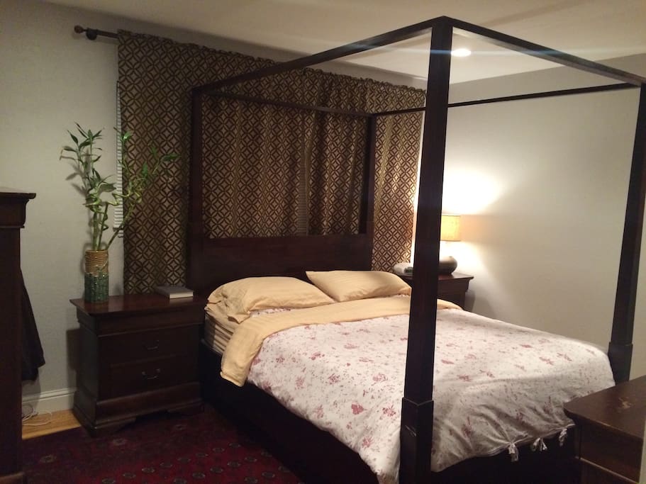 Master bedroom with queen size bed