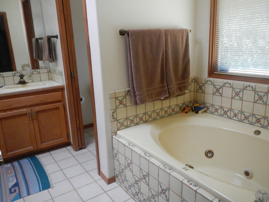 Whirlpool bath