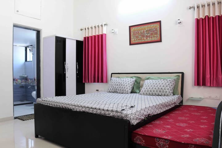 Легло стая 2 също с изглед към градината.