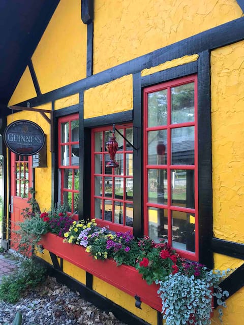 Lovely Apartment Attached to Irish Pub