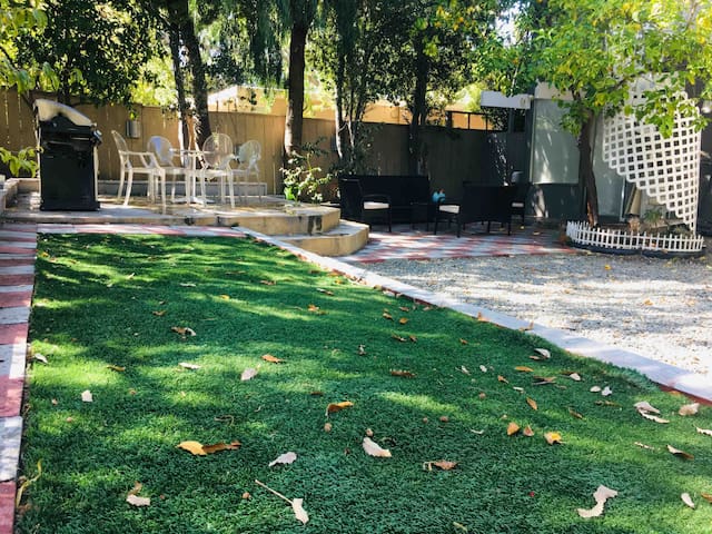 HUGE 7B/4b House+ Office/Baby Room gallery image 3