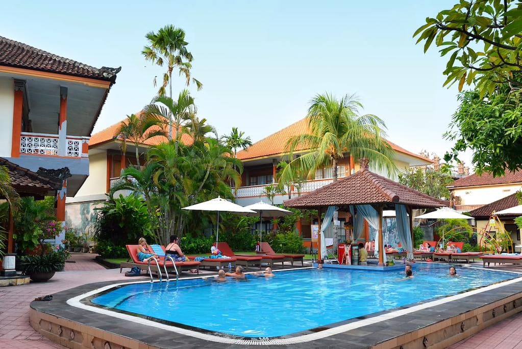 Pool Bar