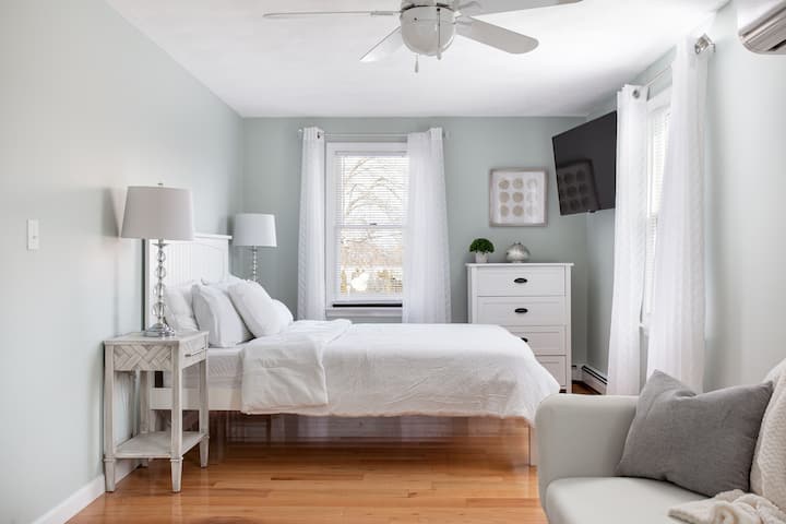 Bedroom #2: Top Floor Master Bedroom (Queen Bed with Sofabed)