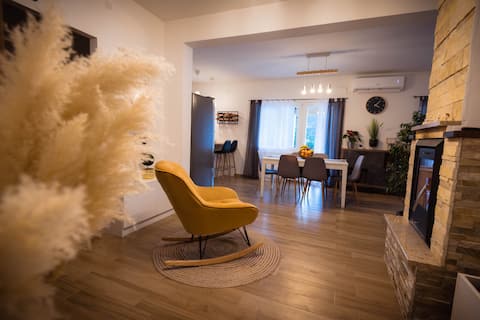 Popular Airbnb listing: Seaside house with a dream view in Grebaštica in Grebaštica