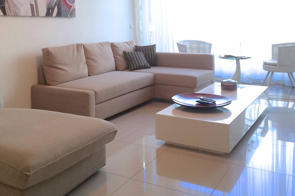 vue living et baie sur Ruppin St