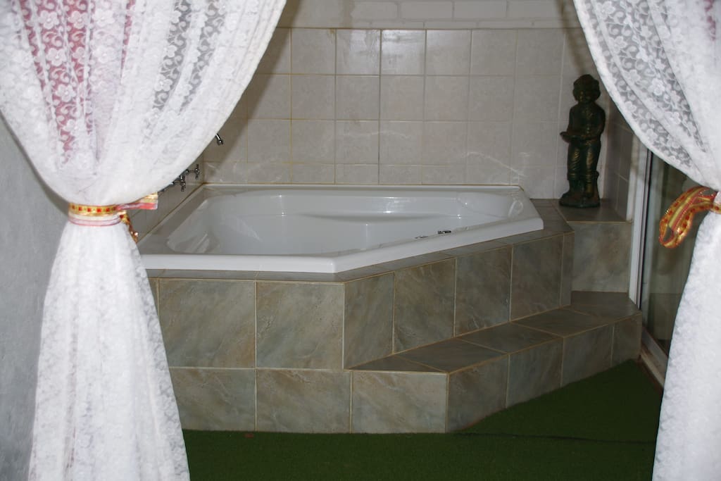 Relaxing two person spa bath