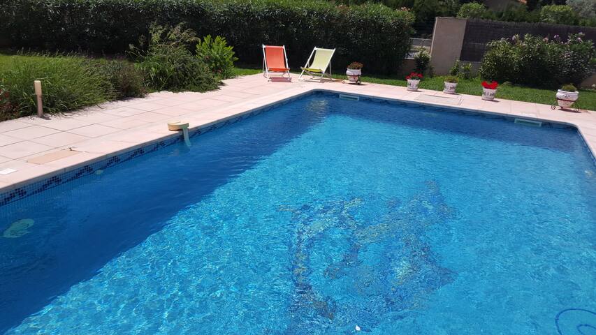 ELEIS- standing 2 pers. proche Mer et Espagne