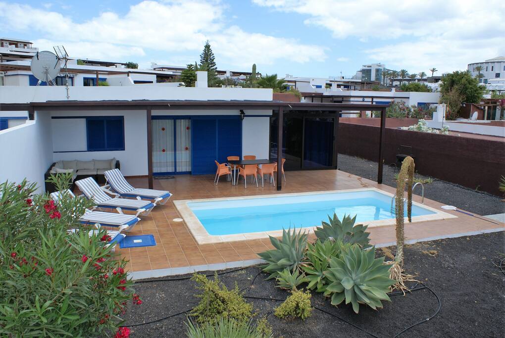 Piscina y terraza privada