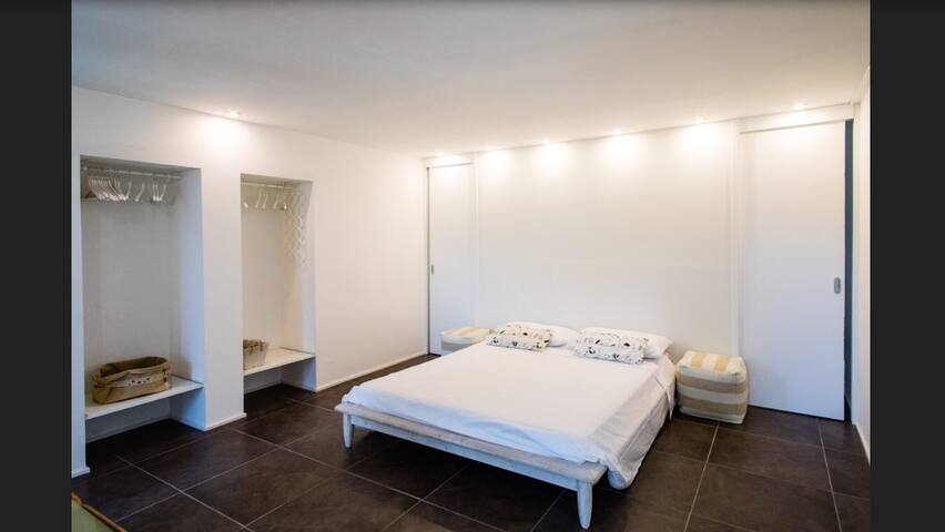 Moderna villa di lusso circondata dagli ulivi gallery image 5