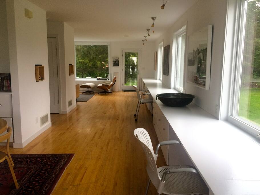 Lots of light a room to move around. Great space to practice meditation & yoga.