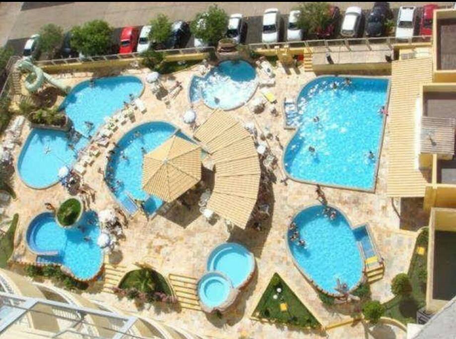 7 piscinas, área infantil, sauna, bar molhado, quiosques na sombra, estacionamento amplo !