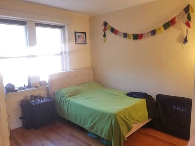 Tiny Apartment in Ideal Location: Back Bay/Fenway
