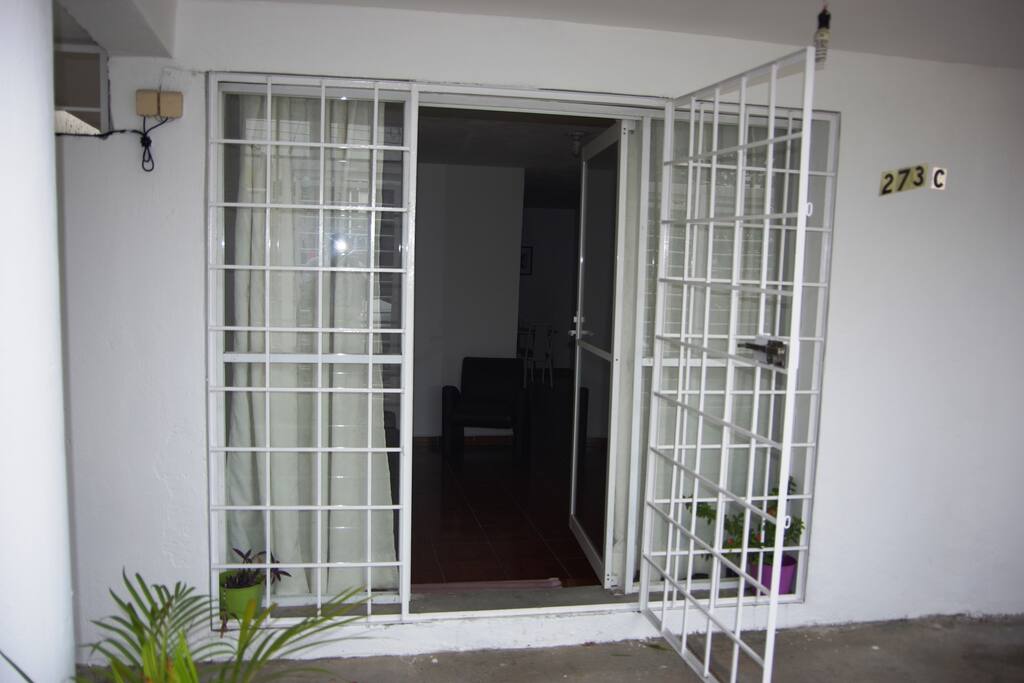 Study private apartment, very safe !