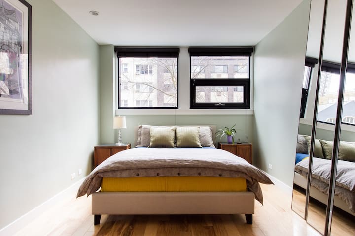 Soak Up Mid-Century Style in Wrigleyville and Boystown gallery image 5