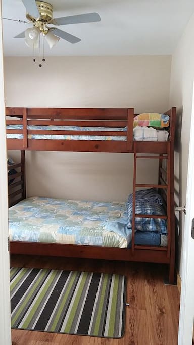Bedroom with bunk beds, Double on bottom single on top