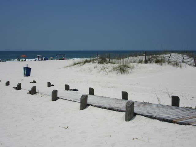 2BR/2BA Condo with great Gulf views!