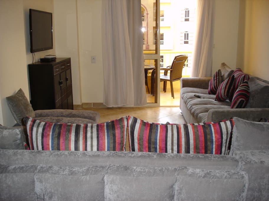 Westside Village – Large 1 bedroom 80m2 – Modern and fully equipped