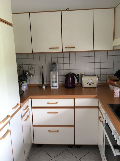Küche mit Kaffeemaschine zur gemeinsamen Nutzung