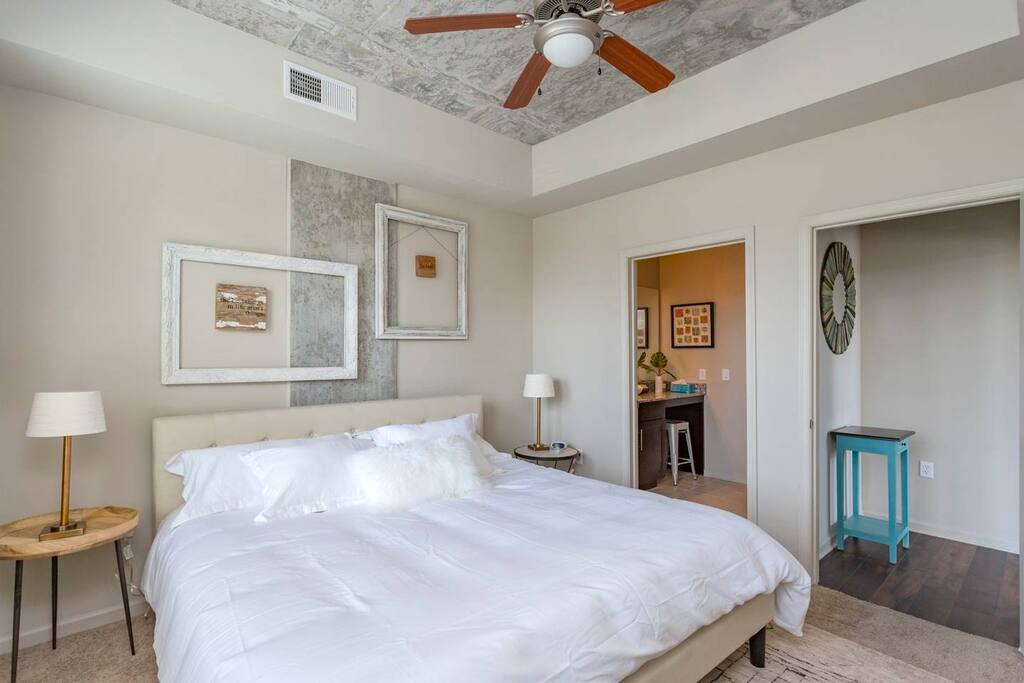 Huge Master bedroom with king size bed and en suite bathroom