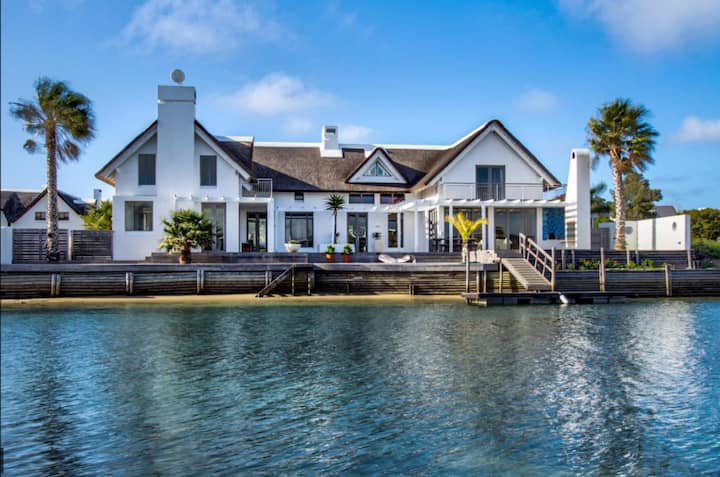 Exquisite home on the canals - canal rd (off grid)