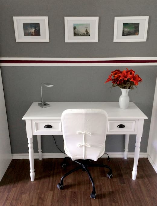 Schreibtisch/desk
