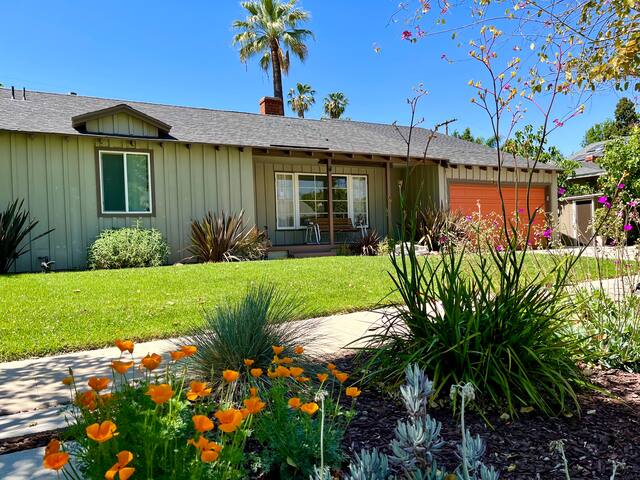Mid Century Modern w/ pool & large kitchen in LA gallery image 2