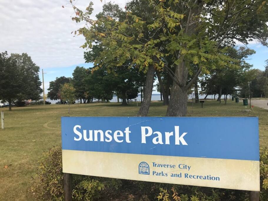 Beach Park 1-Block-- City Beaches 3 blocks