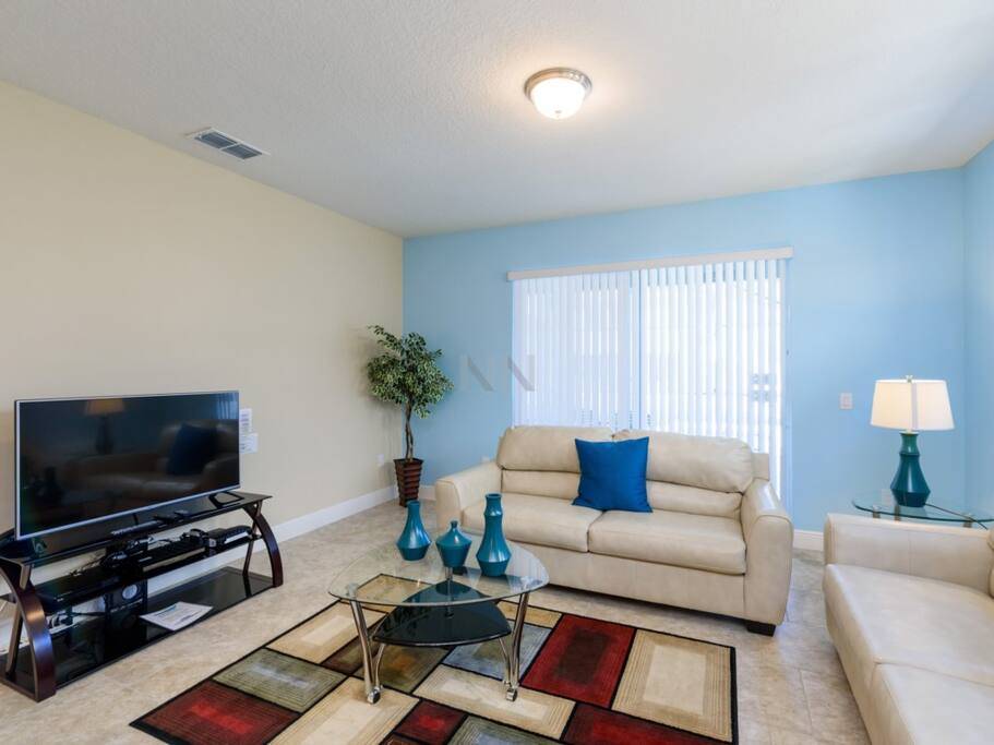 Couch,Furniture,Indoors,Room,Living Room