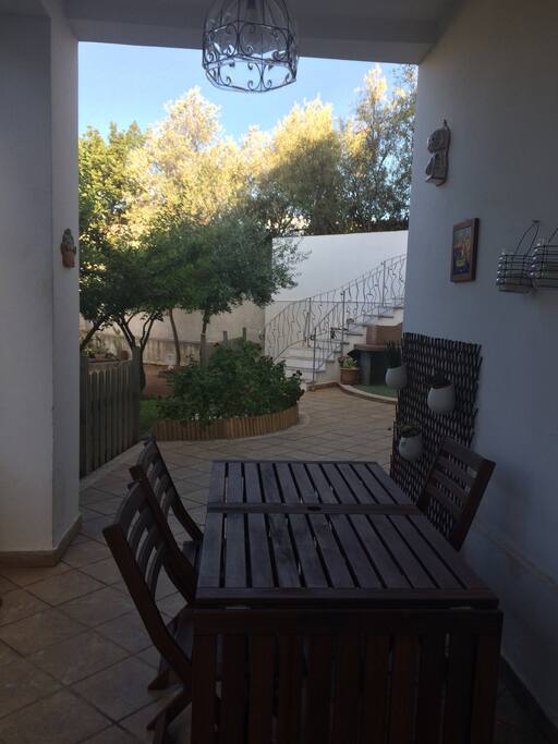 Tavolo e giardino