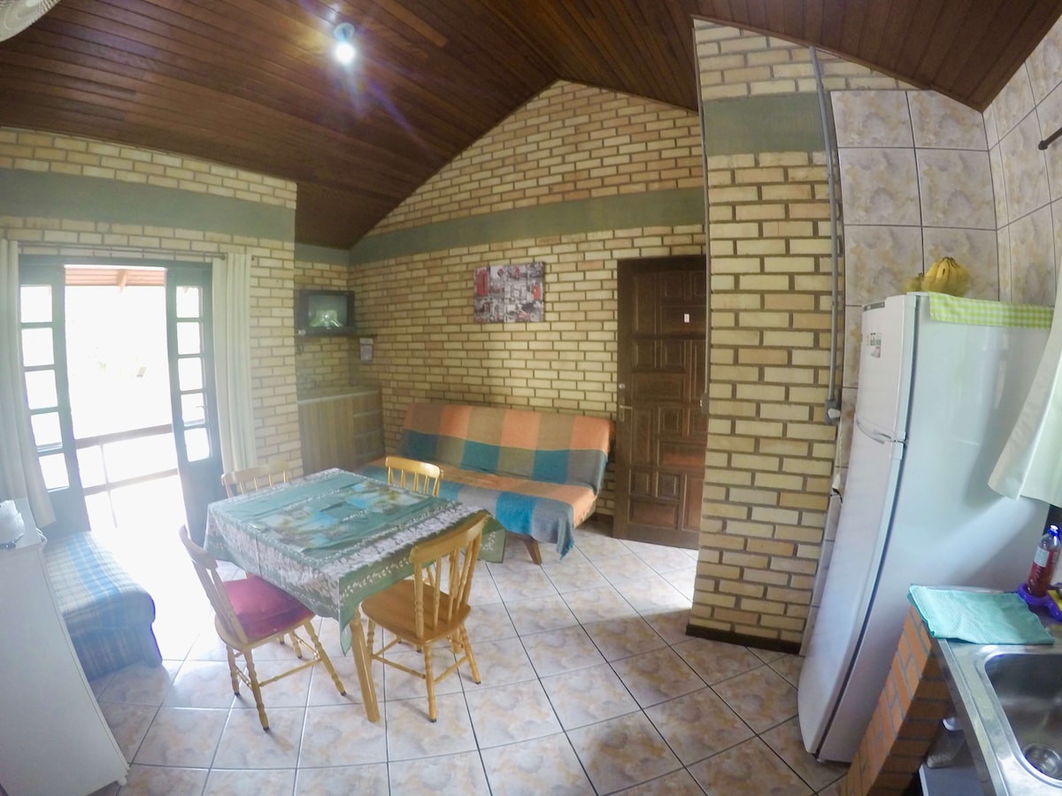 Zajednički dnevni boravak s kuhinjom s drugim krevetom (kauč na razvlačenje)

Integrirani dnevni boravak s kuhinjom. U dnevnom boravku smještaj na drugom krevetu (kauč na razvlačenje)