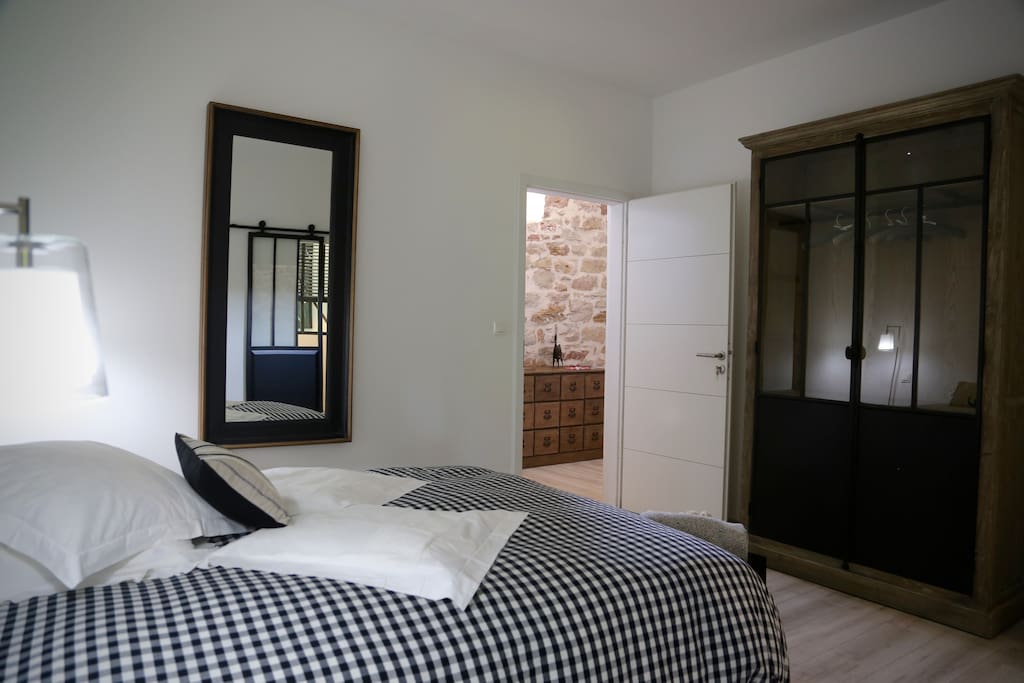 Chambre + armoire